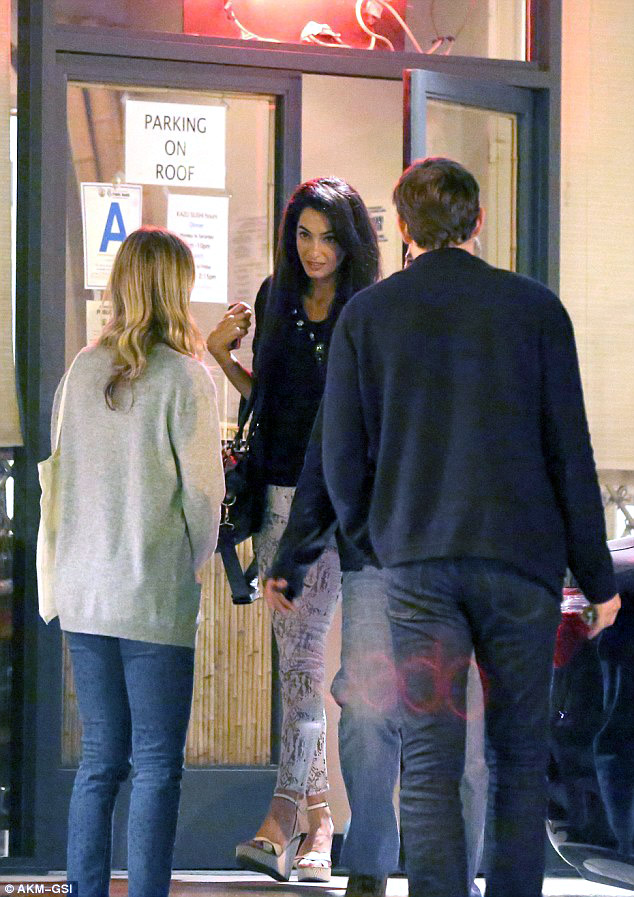 article-2592008-1CA7C9ED00000578-758_634x897