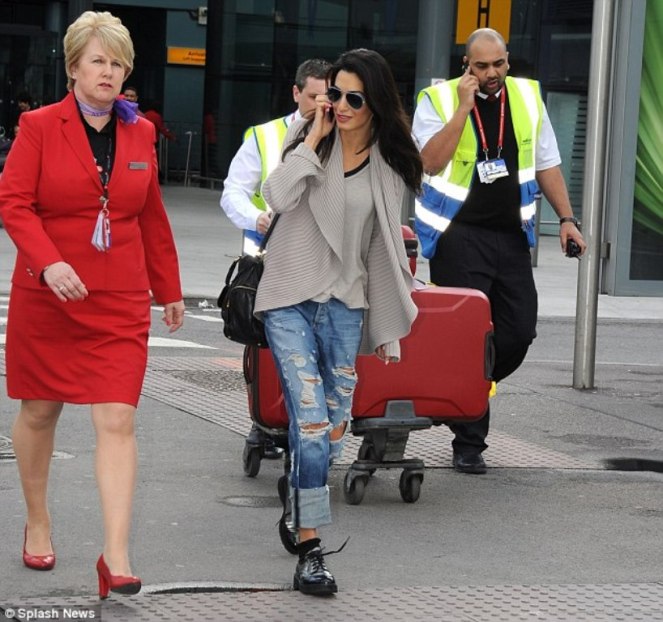 article-2627371-1DCFB39C00000578-356_634x595