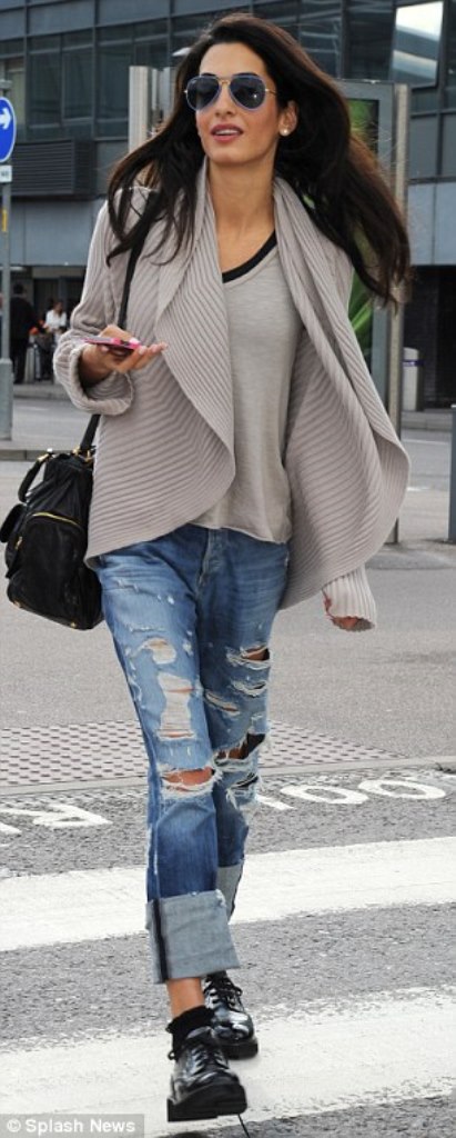 article-2627371-1DCFB4E200000578-9_306x763