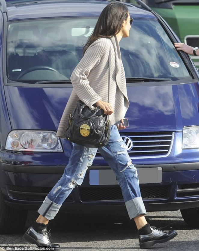 article-2627371-1DCFE1D700000578-995_634x801