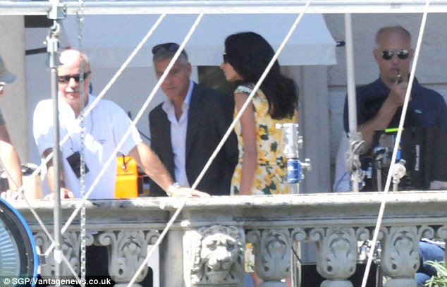 article-2735851-20D8F74D00000578-818_634x407