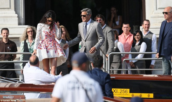 article-2772608-21BE580D00000578-73_964x570