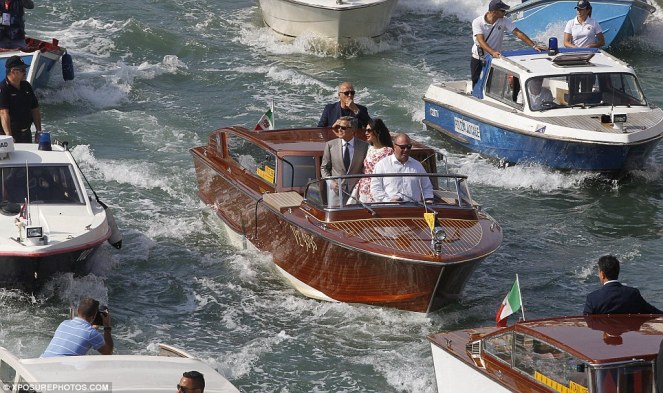 article-2772608-21BE9DB200000578-746_964x572