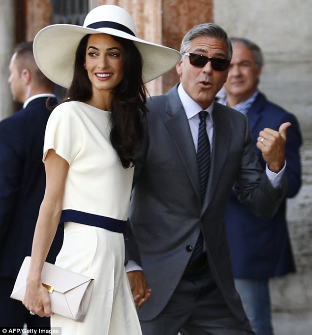 article-2773559-21C5AD2E00000578-839_634x679