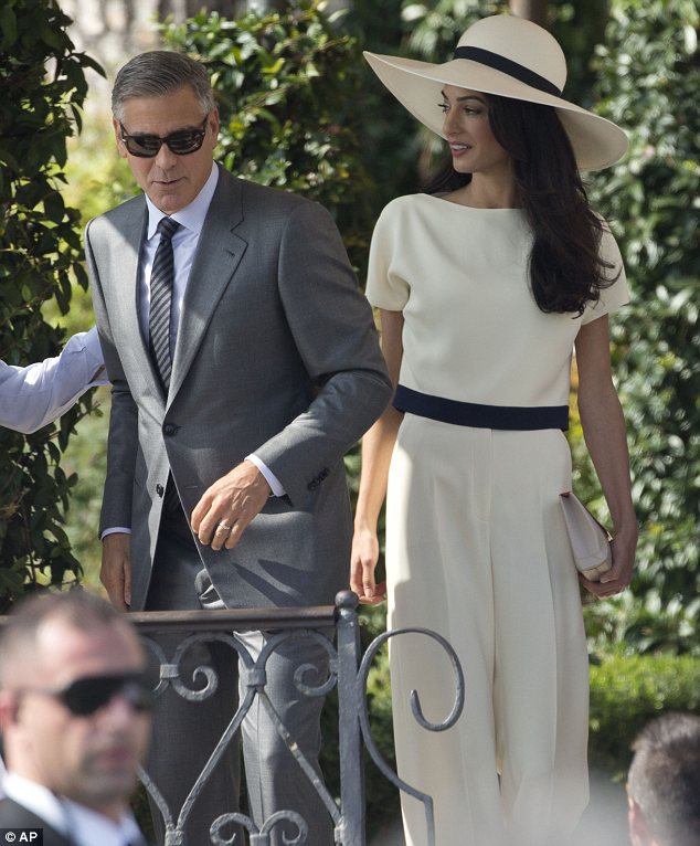 article-2773559-21C5B9DB00000578-726_634x766