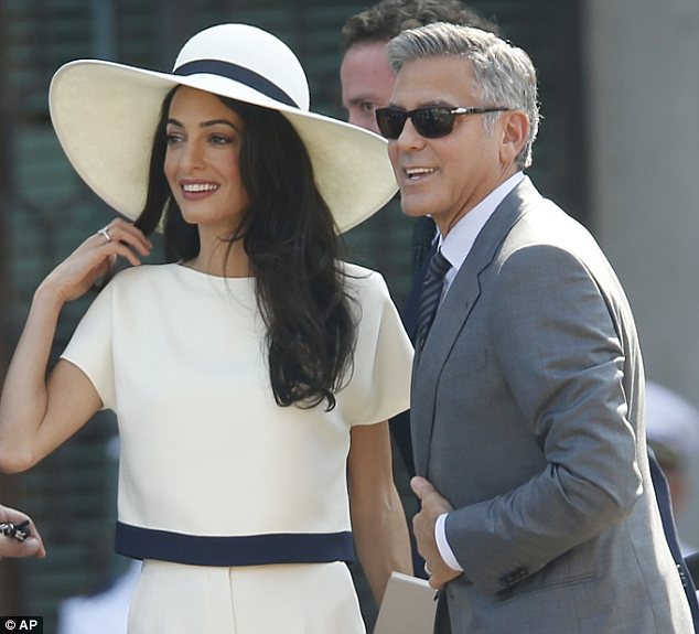 article-2773559-21C5D1AB00000578-686_634x575