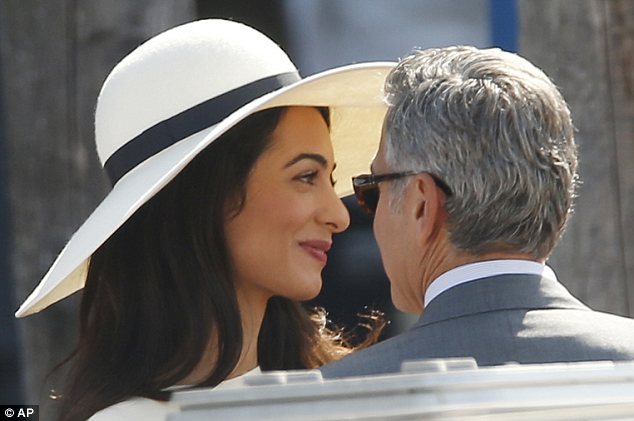 article-2773559-21C5DA6C00000578-385_634x421