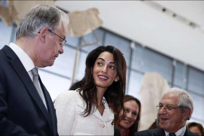 Amal-Clooney-lors-de-sa-visite-au-musee-de-l-Acropole-d-Athenes-le-mercredi-15-octobre-2014 (2)