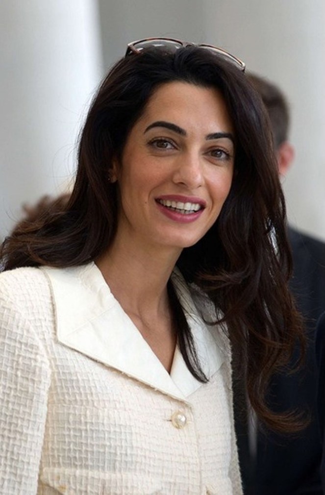 Amal-Clooney-lors-de-sa-visite-au-musee-de-l-Acropole-d-Athenes-le-mercredi-15-octobre-2014 (3)