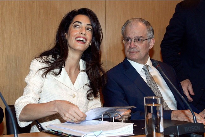 Amal-Clooney-lors-de-sa-visite-au-musee-de-l-Acropole-d-Athenes-le-mercredi-15-octobre-2014 (5)