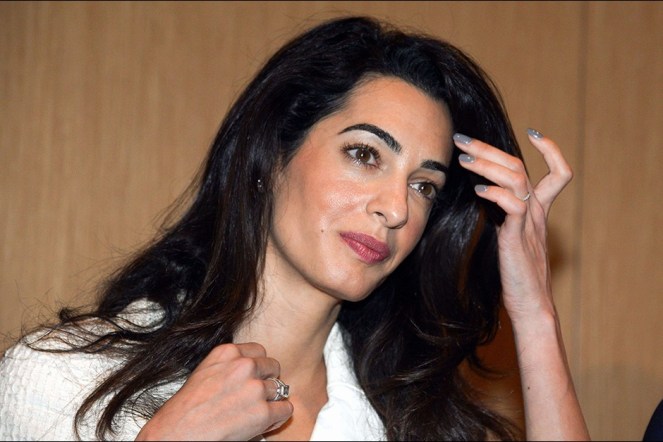 Amal-Clooney-lors-de-sa-visite-au-musee-de-l-Acropole-d-Athenes-le-mercredi-15-octobre-2014 (6)
