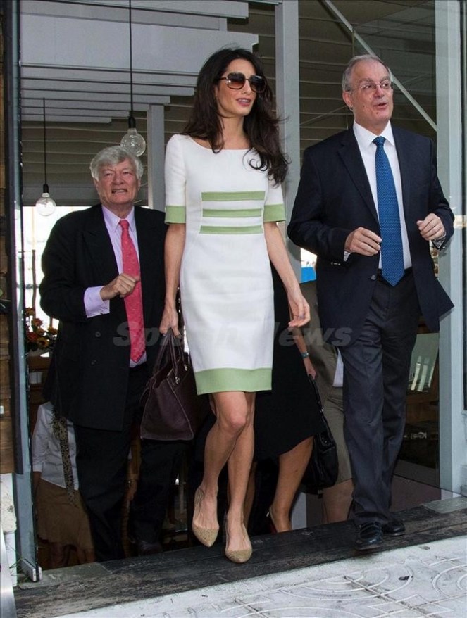 Amal Clooney goes for dinner with the Minister of Tourism, Olga Kefalogianni and the Minister of Civilisation, Konstantinos Tasoulas in Athens