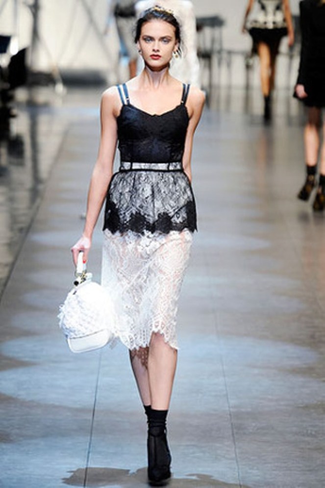dolce-and-gabbana-spring-2010-rtw-black-and-white-lace-dress-profile