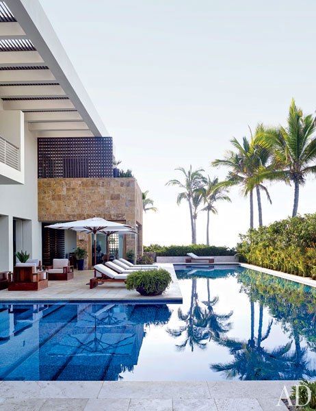 item28_rendition_slideshowVertical_cindy-crawford-rande-gerber-17-pool-terrace-los-cabos