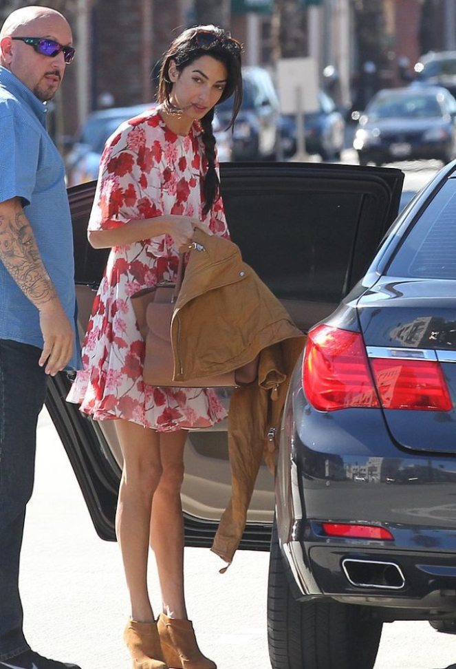 Amal-Alamuddin-Running-Errands-LA-January-20153