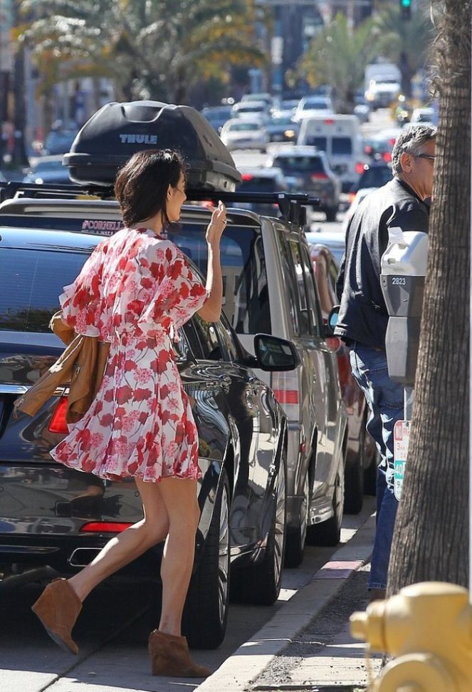 Amal-Alamuddin-Running-Errands-LA-January-20154