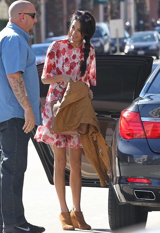 Amal-Alamuddin-Running-Errands-LA-January-20158