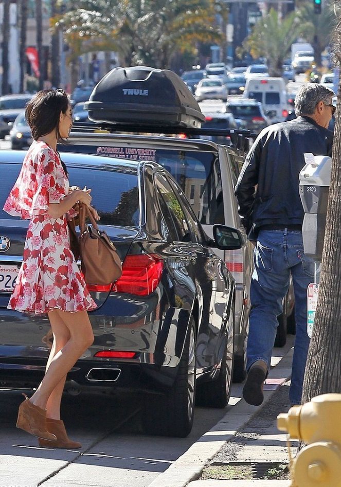 Amal-Alamuddin-Running-Errands-LA-January-20159