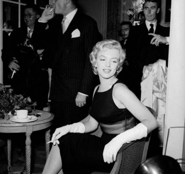 embedded_marilyn_monroe_smoking