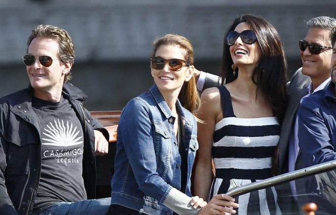 George Clooney con Amal Alamuddin a Venezia sul Canale Grande: c'è anche Cindy Crawford