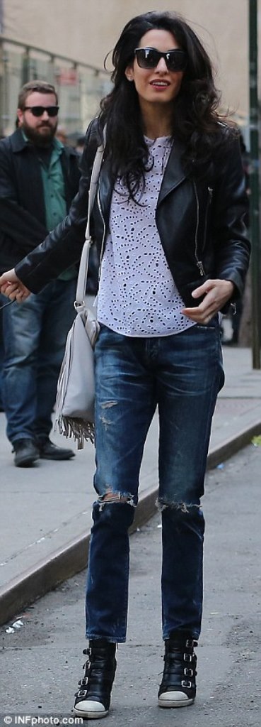 277FA07100000578-0-image-m-12_1428875139752