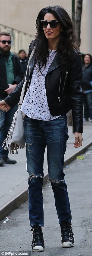 277FA0A000000578-0-image-a-13_1428875152192