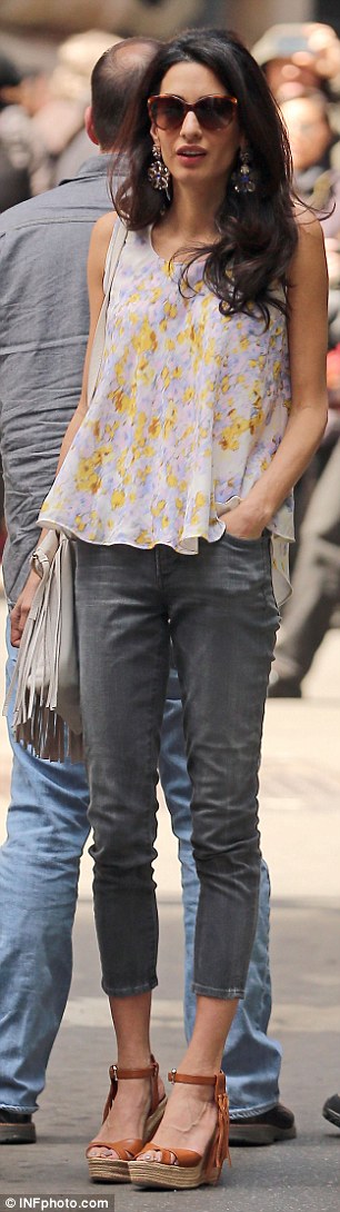 27B638DF00000578-3044926-image-m-167_1429385003475