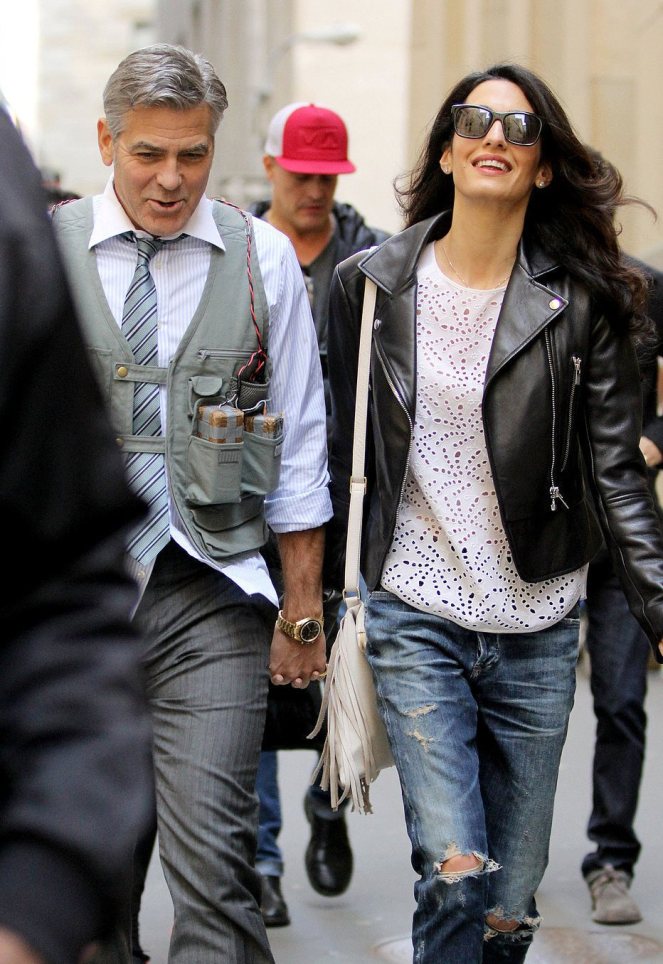 Amal-Alamuddin-Visits-George-Clooney-Set-His-Dog (9) (1)
