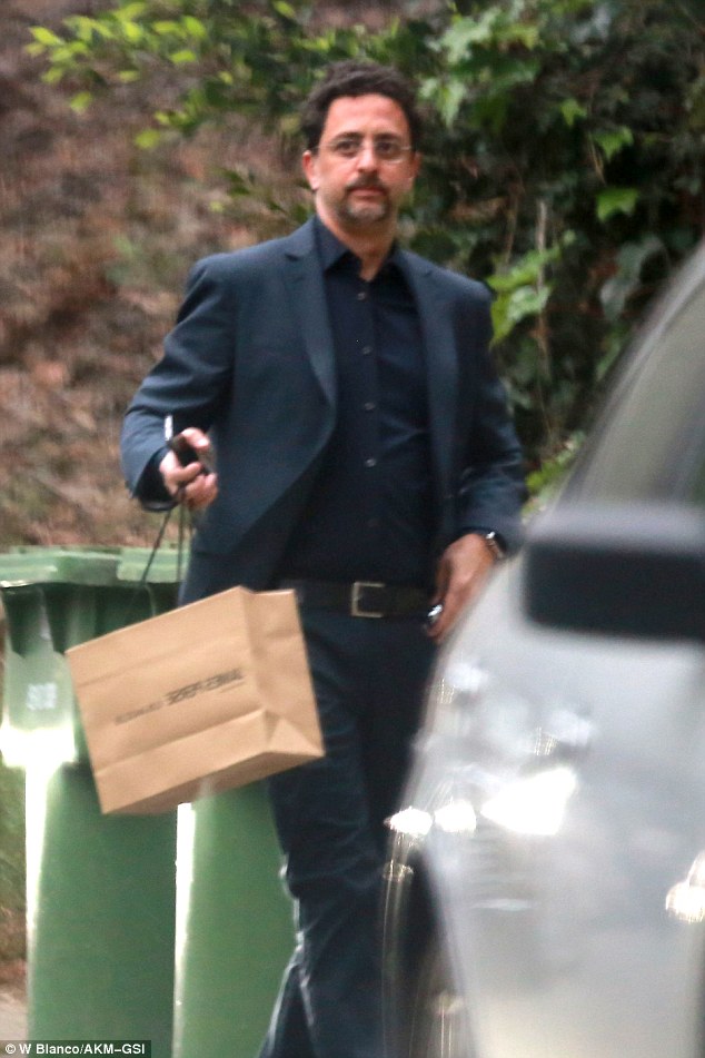 287828F000000578-0-image-a-63_1431109200065