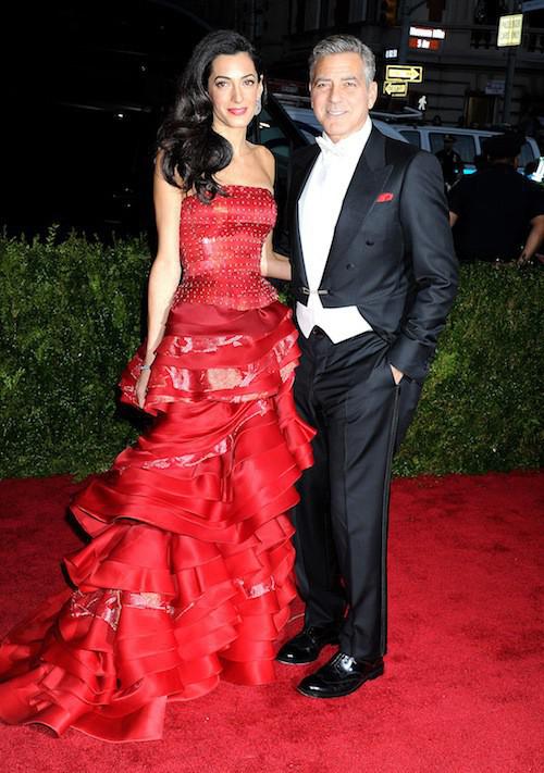 Photos-Met-Gala-2015-Amal-Clooney-amoureuse-et-engagee-elle-rehabilite-John-Galliano_portrait_w674 (8)