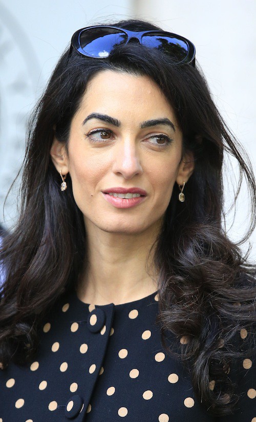 Photos-Amal-Clooney-malgre-des-traits-tires-elle-garde-la-classe_portrait_w674 (10)