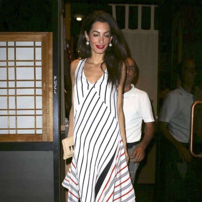 1501487-amal-clooney-toujours-tres-elegante-768x768-1