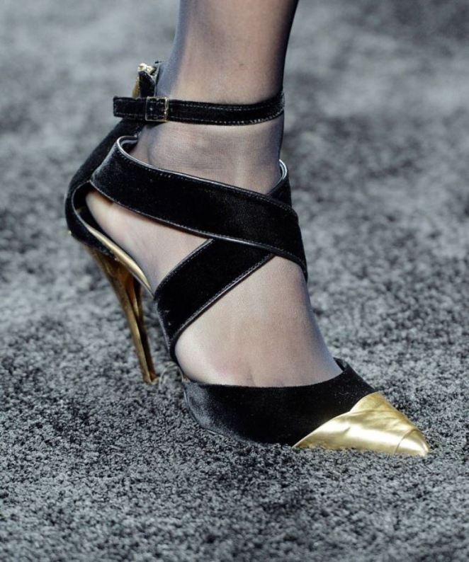 61142174-balmain-stikle