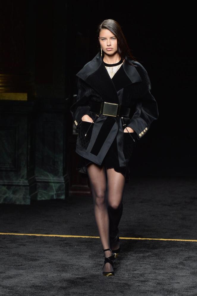 adriana-lima-walks-balmain-show