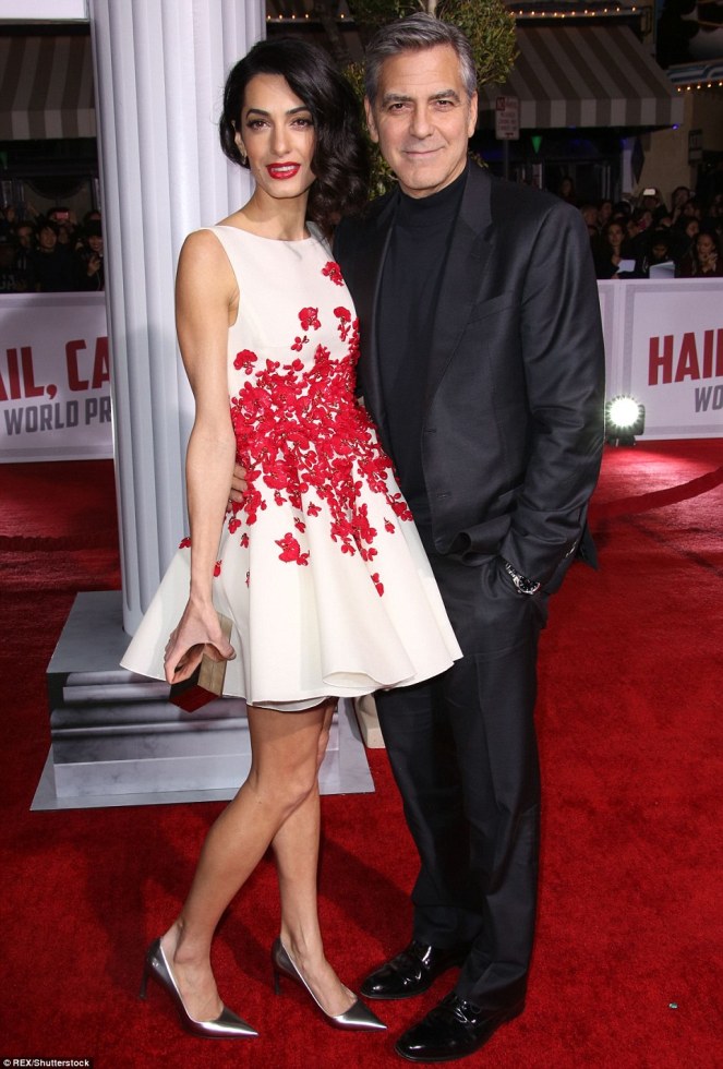 30CBA64D00000578-3427580-I_heart_you_And_the_leggy_lawyer_did_her_best_to_look_every_inch-a-37_1454384957587