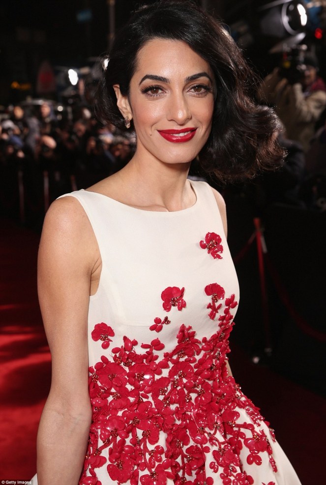 30CBAEF200000578-3427580-I_m_pretty_Amal_s_makeup_was_beautifully_done_with_red_lips_and_-a-38_1454384957604