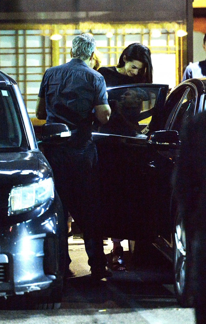 Amal-Clooney-at-Asanebo-Sushi--08-662x1043