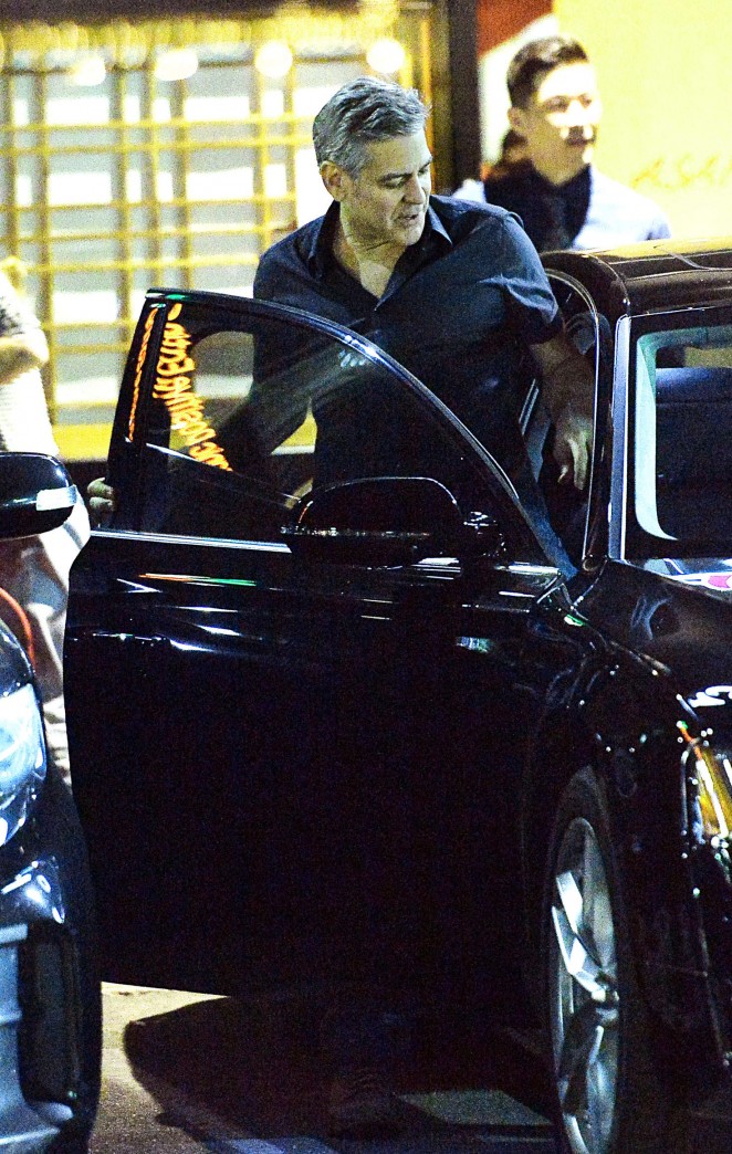 Amal-Clooney-at-Asanebo-Sushi--12-662x1044