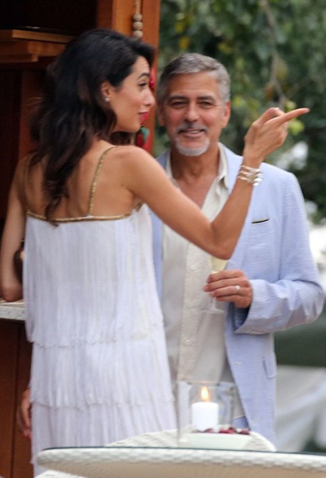 371277A400000578-3733431-image-m-135_1470844061620